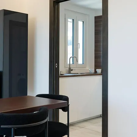 Maison 46 Brown Luxury Flat * Bari